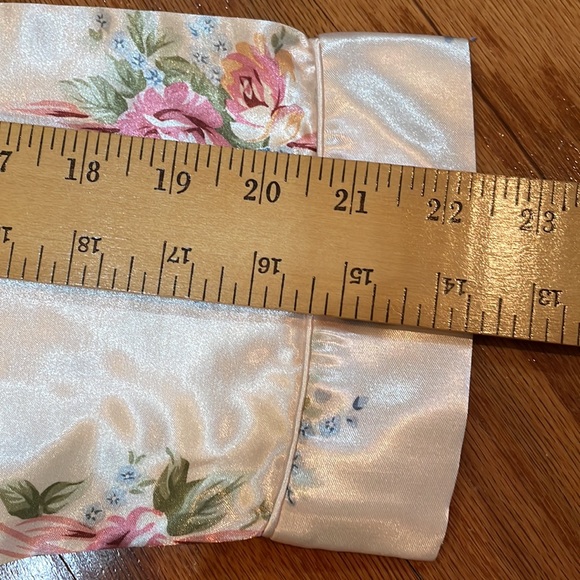 Rosa’s Closet Women Pajama Set Size Medium Pink Floral top solid pants Buttons - Picture 6 of 13